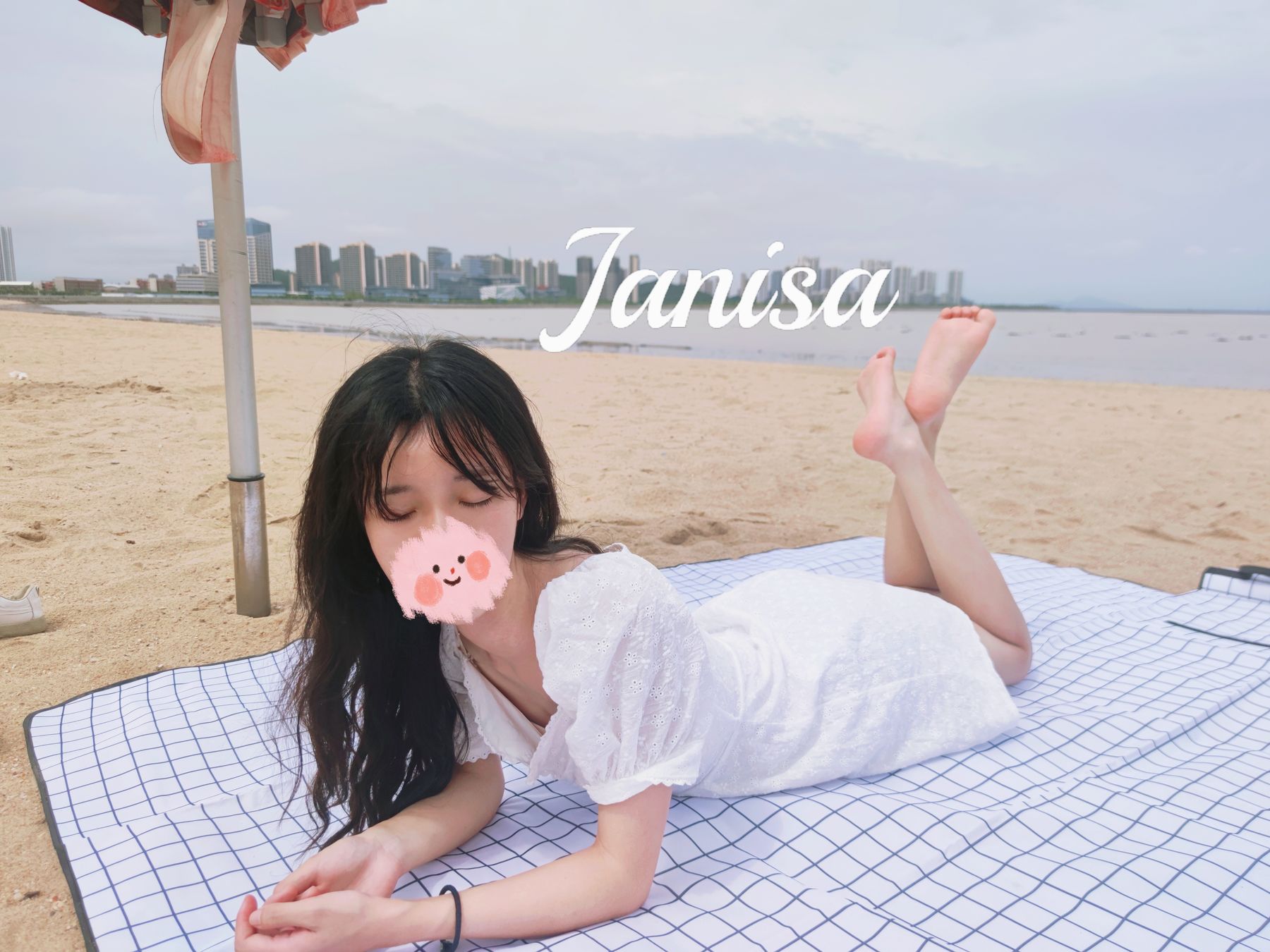 Janisa Ůܼ һ滨ѹ պŮͼ 1ҳ